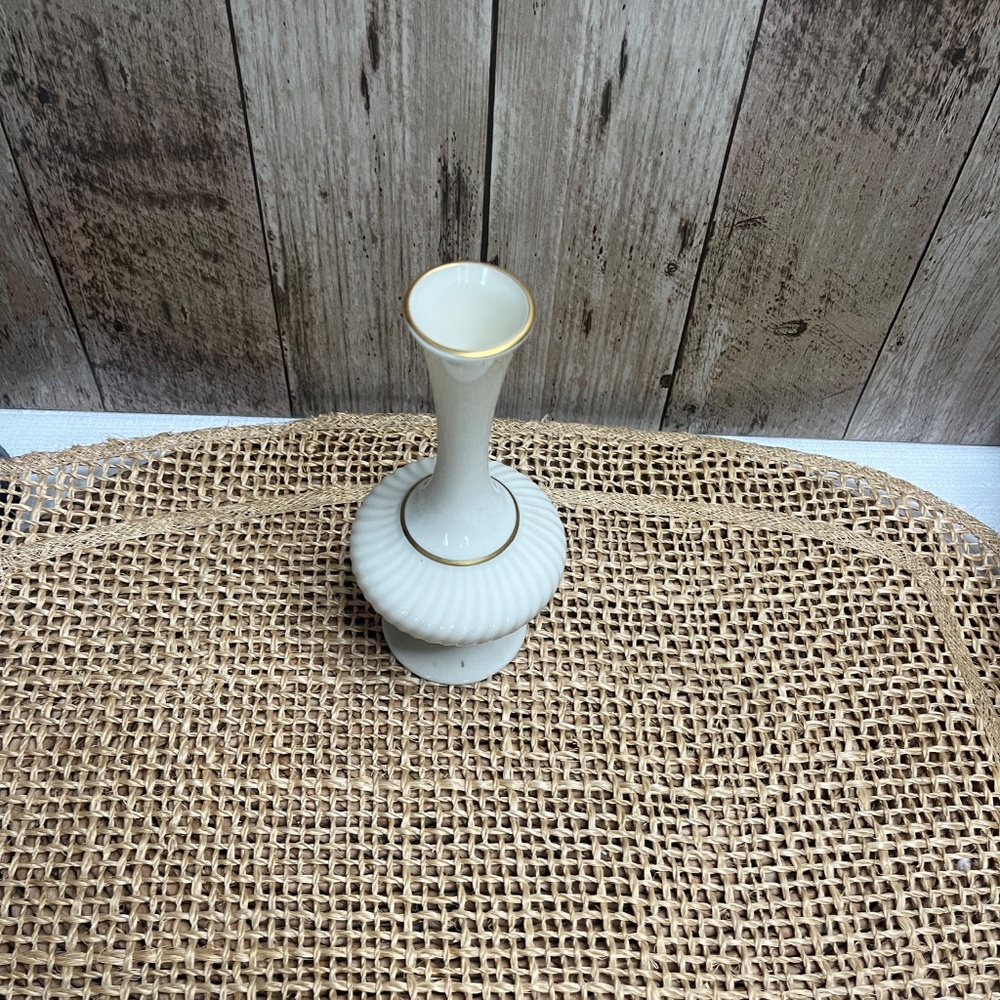 Lenox Bud Vase Ivory Porcelain 24k Gold Trim Made in USA Vintage 7" - Picture 3 of 5